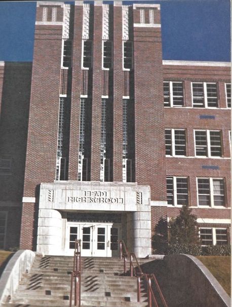 Picture of the entrance to Lead-Deadwood High School.